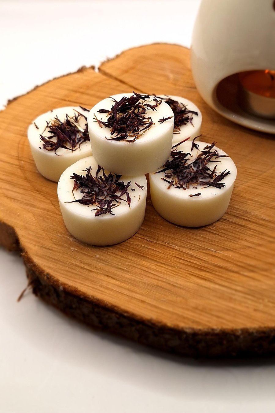 Black Plum & Rhubarb Botanical Wax Melts with Purple Cornflowers