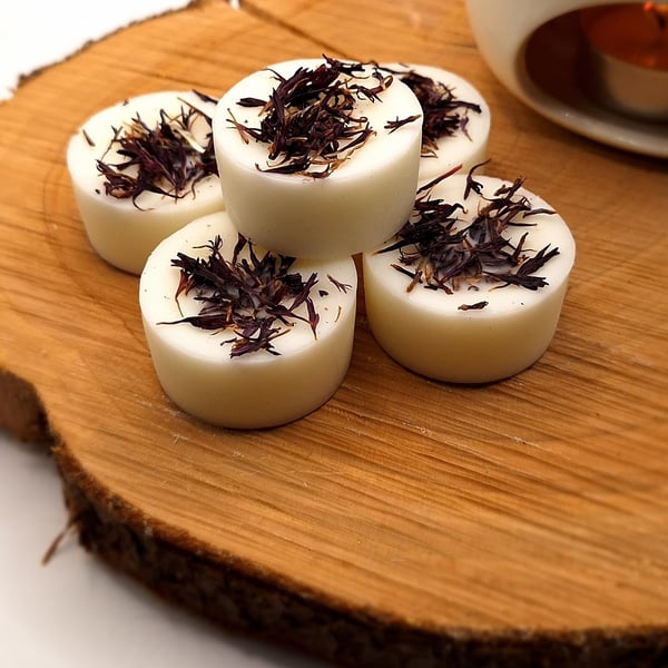 Black Plum & Rhubarb Botanical Wax Melts with Purple Cornflowers