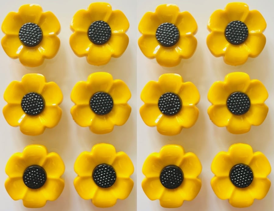 12 Flower Buttons, Yellow Petals with a Black Centre, 18mm Wide, Glossy Finish