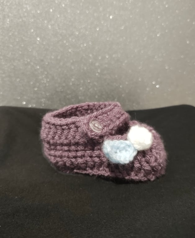 Baby crochet shoes