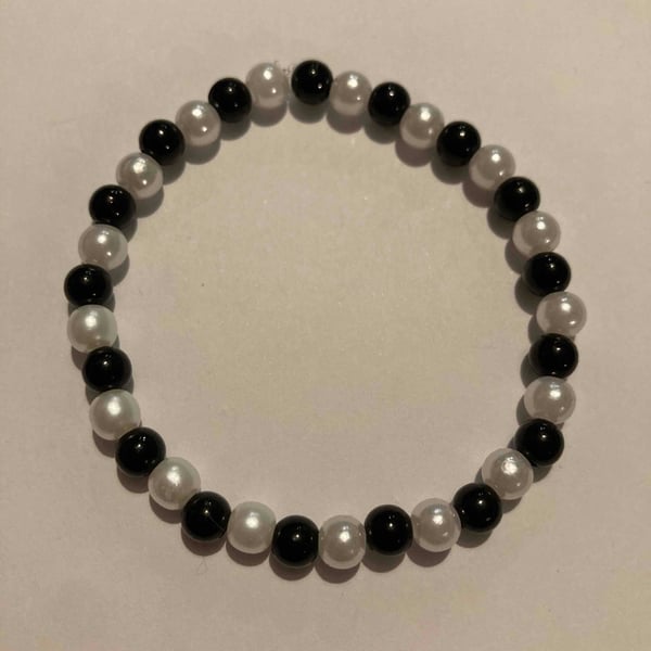 Black and white bracelet 