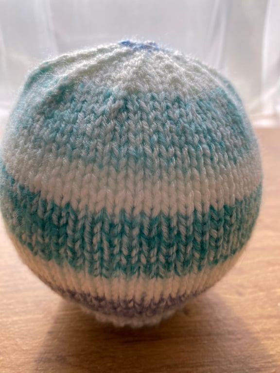 Striped handknitted baby beanie 0-3 months