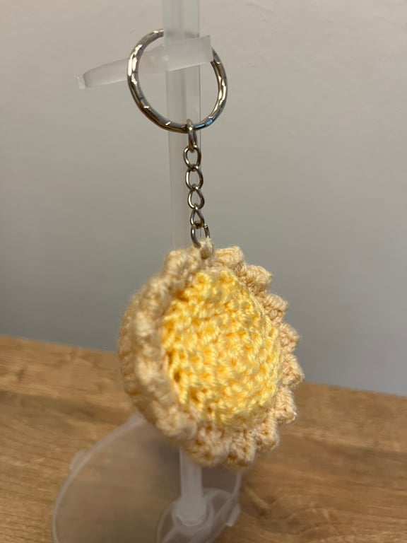 Lemon Tart knitted key ring.