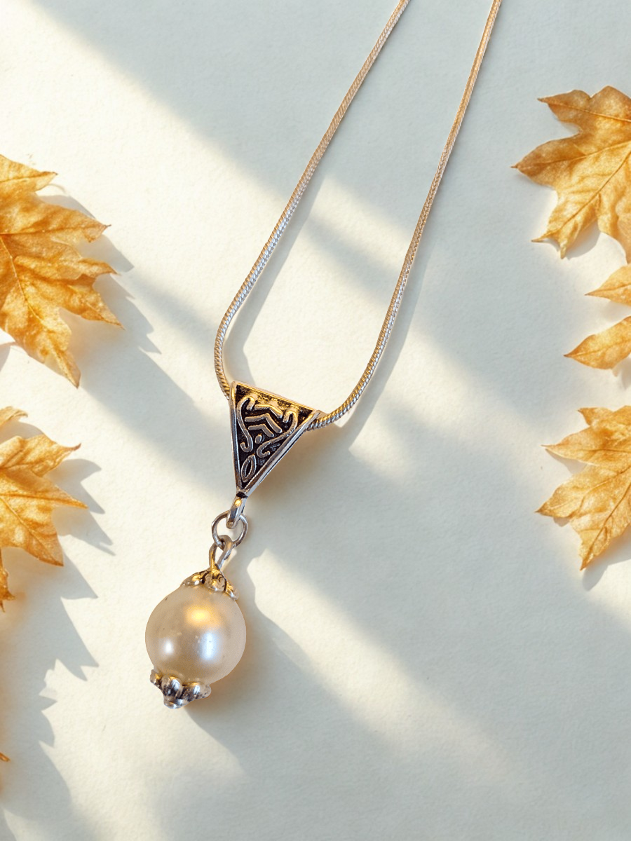 Simple Pearl Necklace