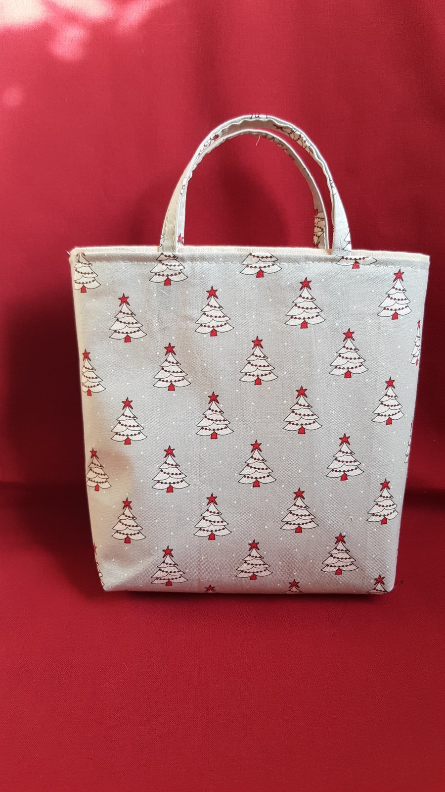 Gift bag: little Christmas trees with star