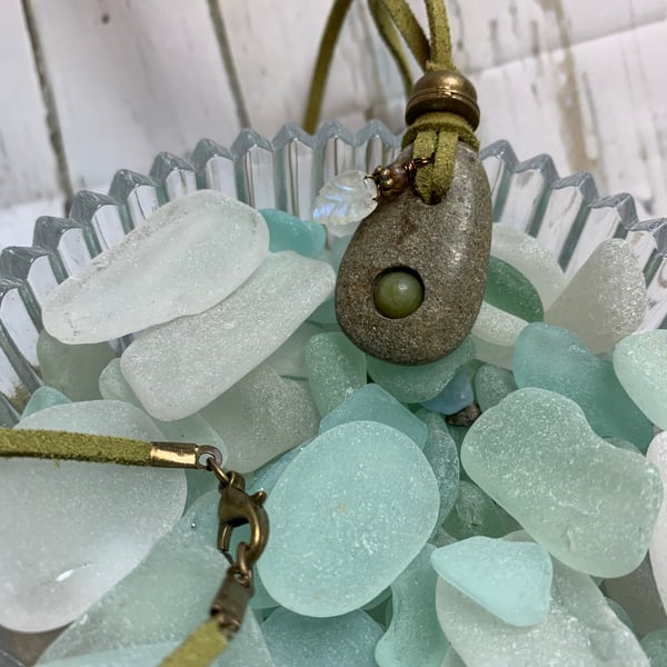 Peridot pebble with Opalite leaf