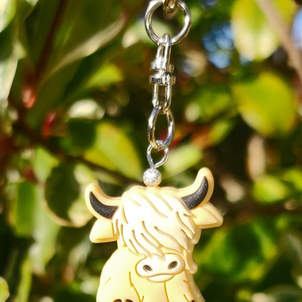 Highland Cow bag charm - light brown 