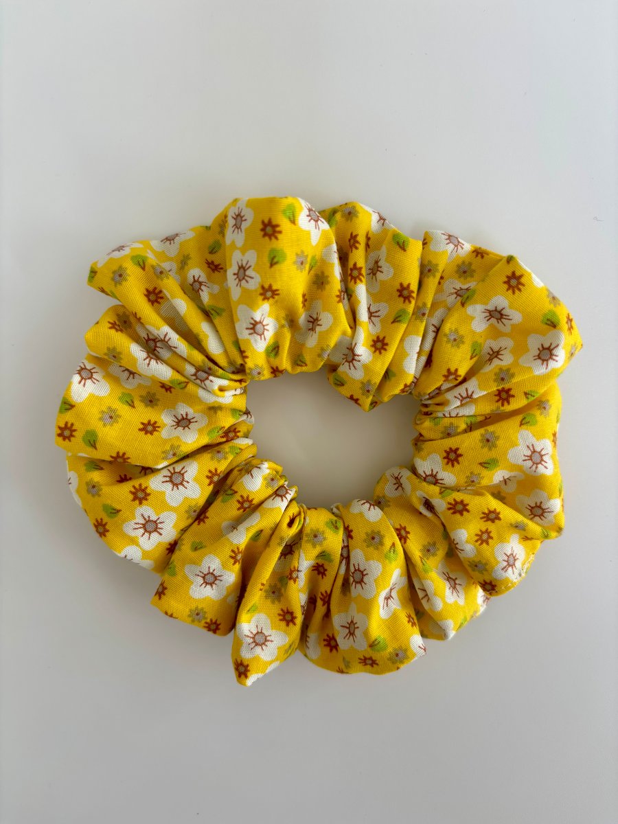 Cotton scrunchie hair accessory in a yellow and white fun print