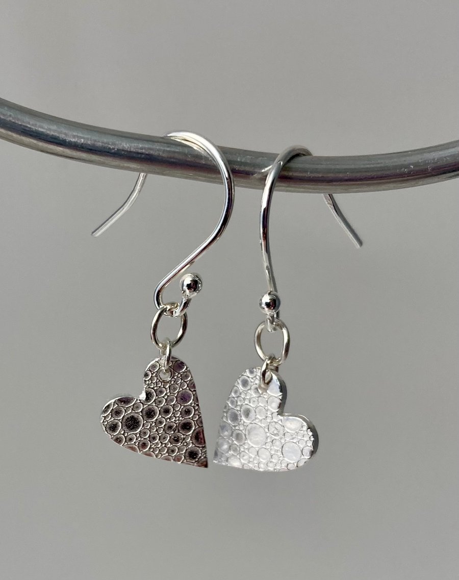 Pretty, pure silver heart earrings with lovely bubbles texture. 