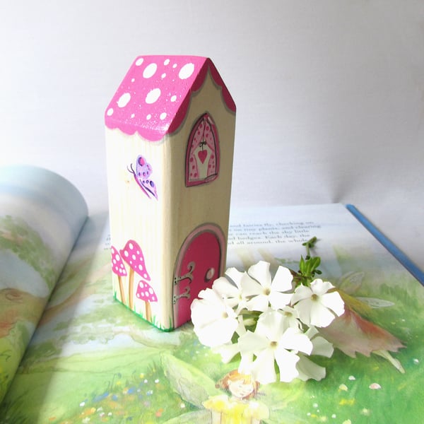 Fairy House, pink & pretty