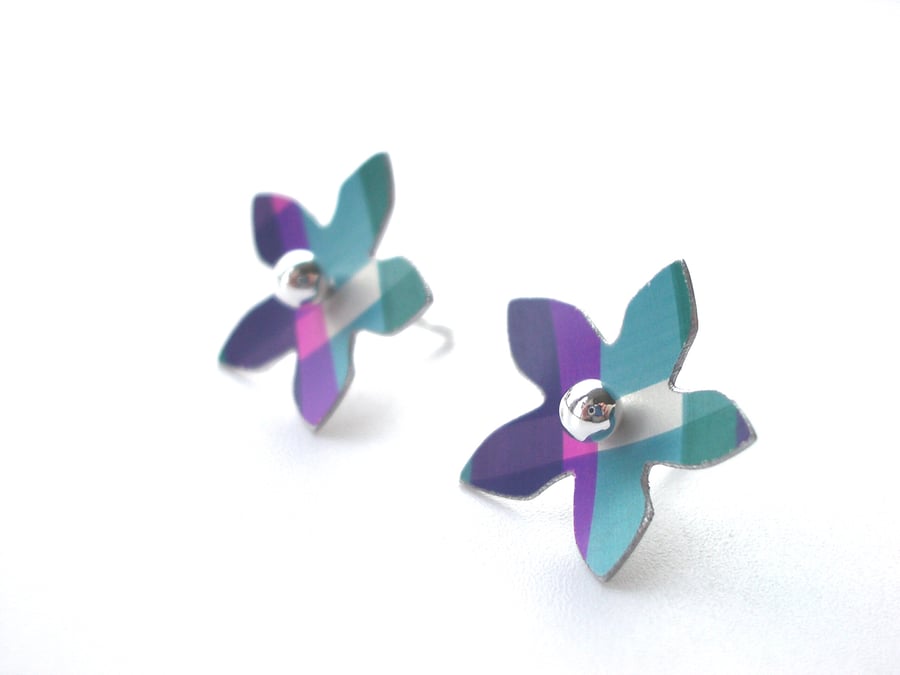 Flower studs earrings in purple and green