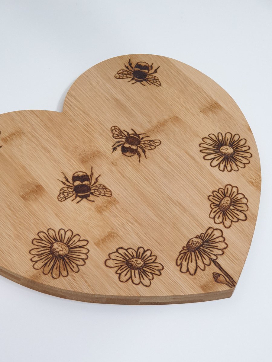 Wooden chopping board, pyrography bees  design serving board, kitchen gift 