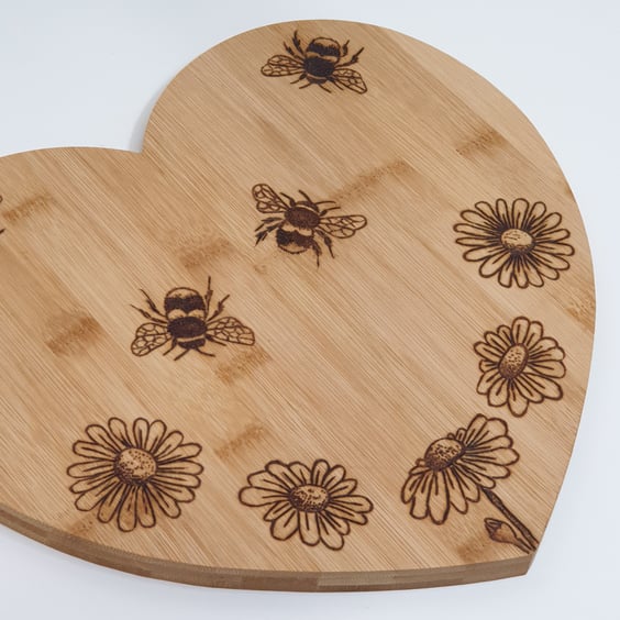 Wooden chopping board, pyrography bees  design serving board, kitchen gift 