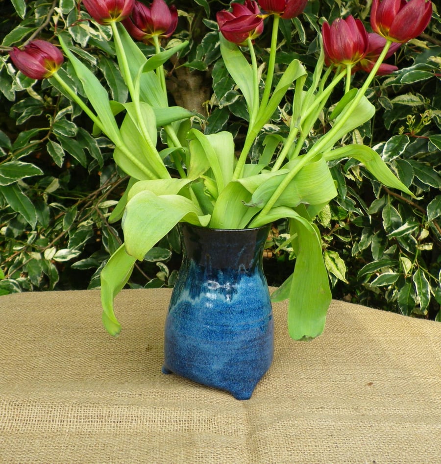 Tripod vase handthrown in stoneware 