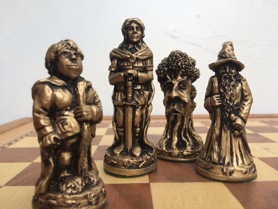 Small Lord of the Rings Chess Set (Chess pieces Only)