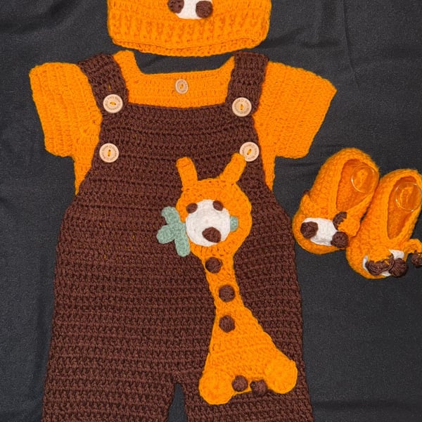 Handmade Giraffe Crochet Baby Set – 4-Piece Outfit