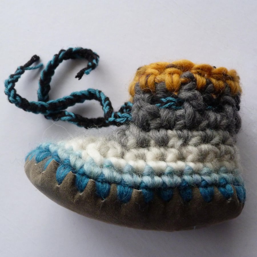 Personalised baby boots - Snow melt stripe- sizes 0-4