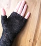 Black long lace fingerless gloves - Image 4