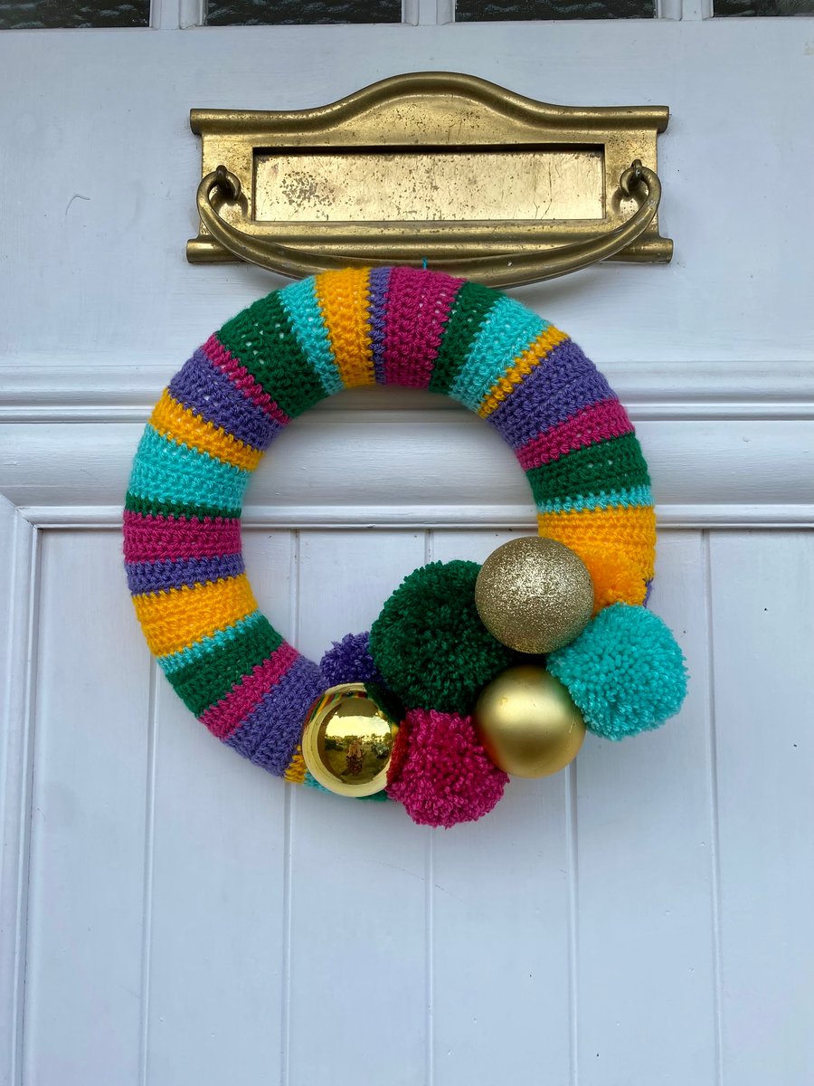 Crochet Christmas wreath, pompom wreath, bauble wreath