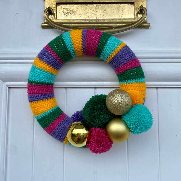 Crochet Christmas wreath, pompom wreath, bauble wreath
