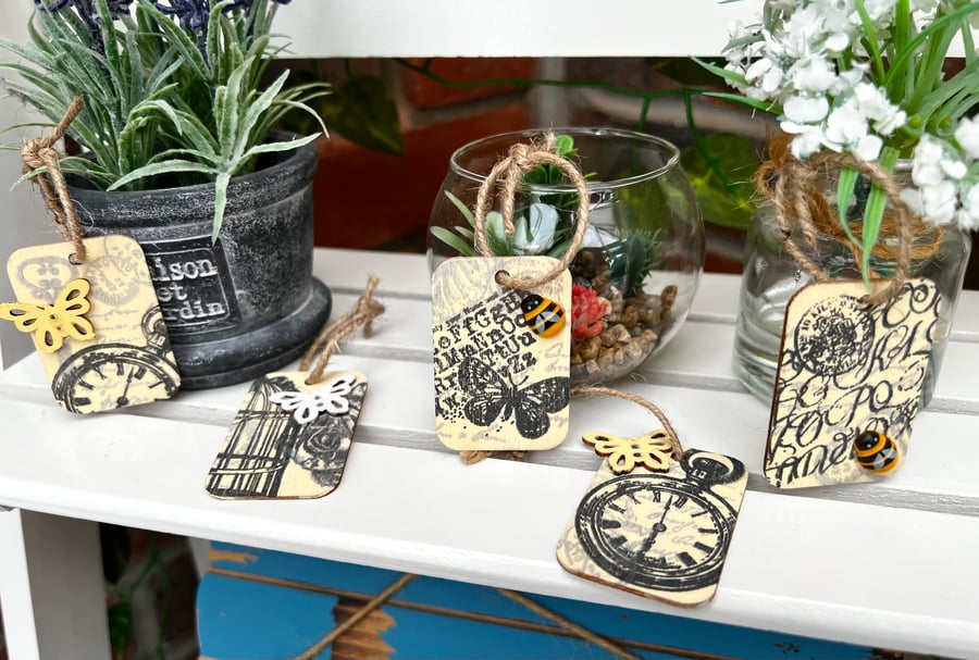 ‘Clock & Birdcage’ Wooden Tag Decorations x 5