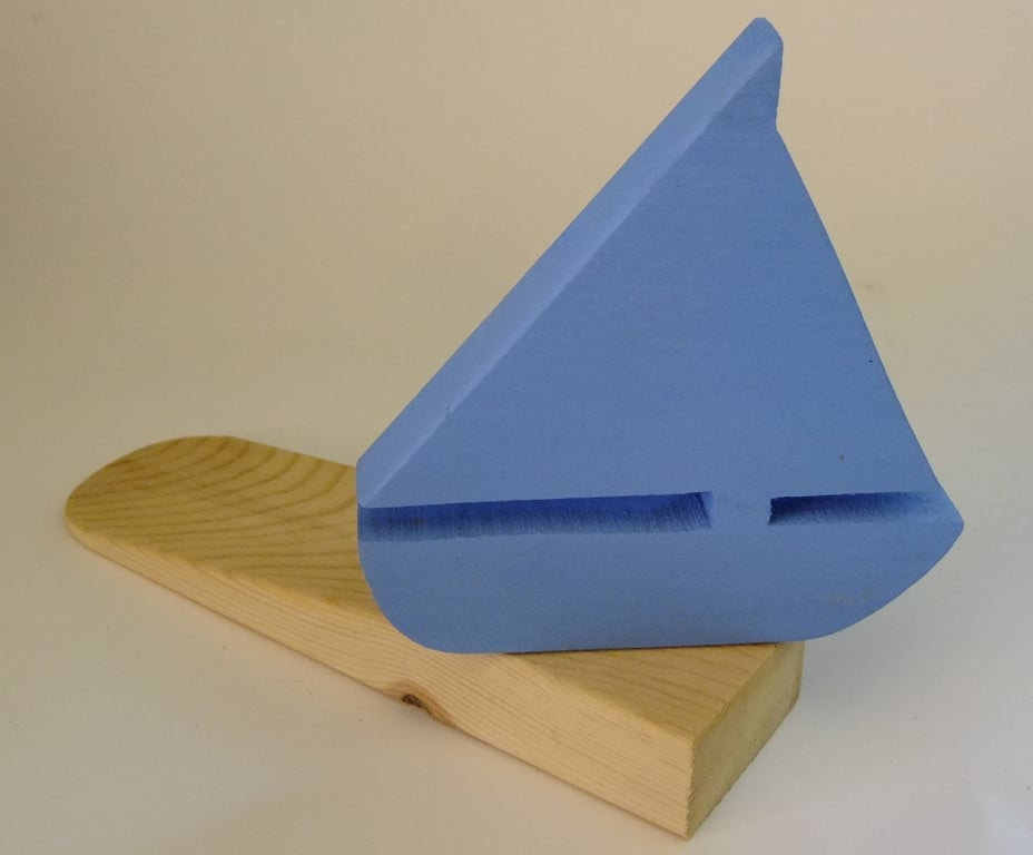 Door wedge with a yatch or boat. Ideal for seaside cottage or beach hut. 