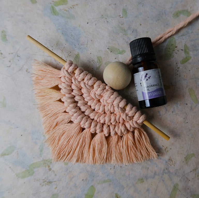 Macramé Hanging Half Moon Pink