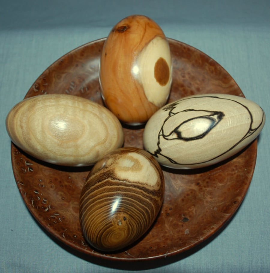 Perfectly Imperfect 4 Collectible Eggs 