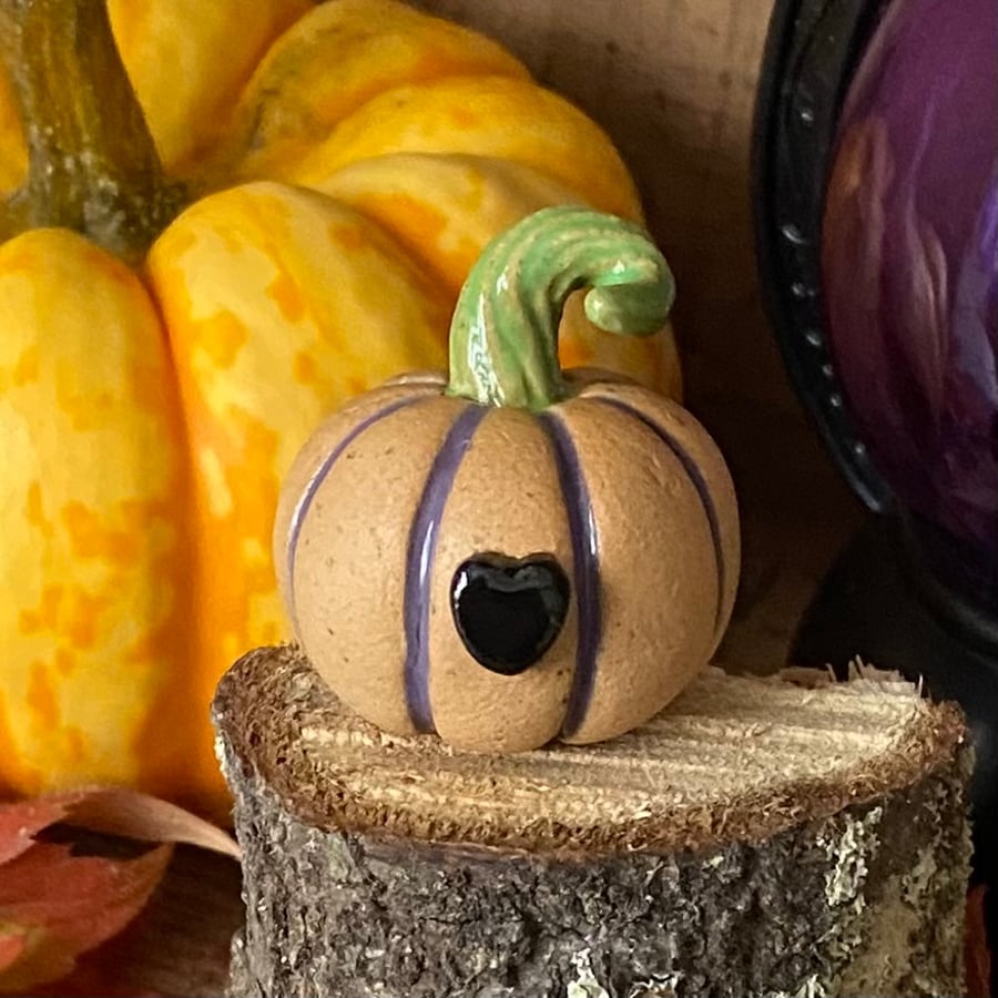 Tiny standing ceramic pumpkin decoration black heart