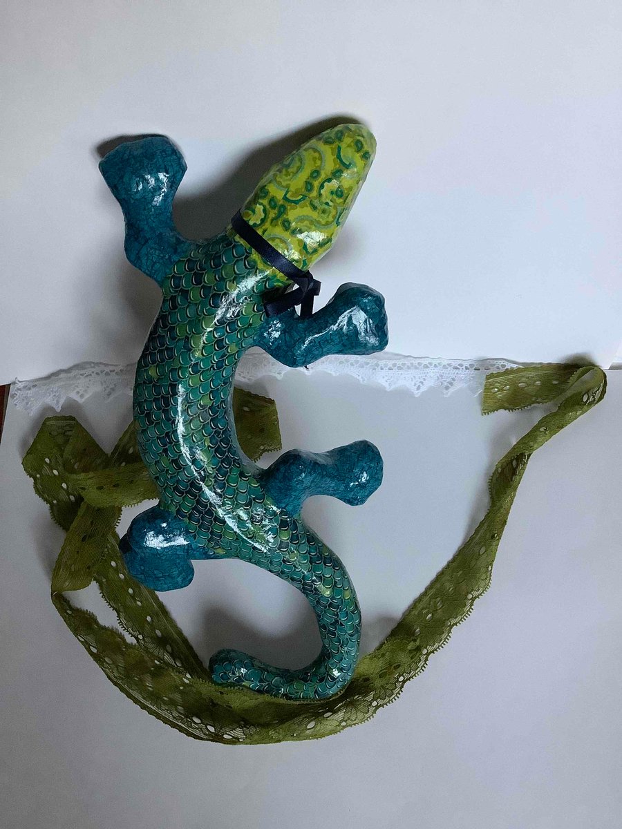 Cool green blue gecko 