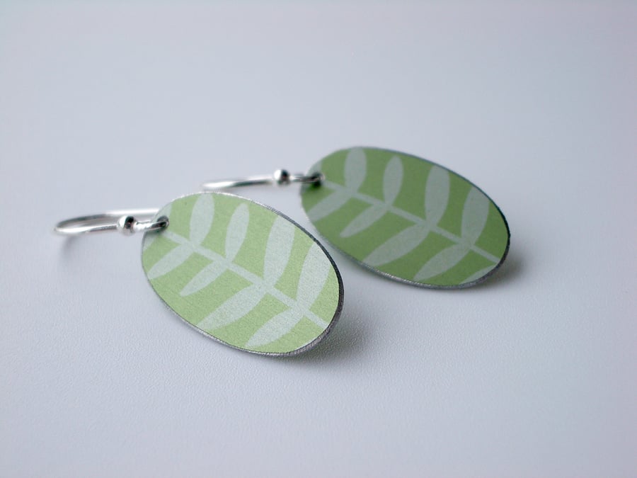 Green leaf oval earrings