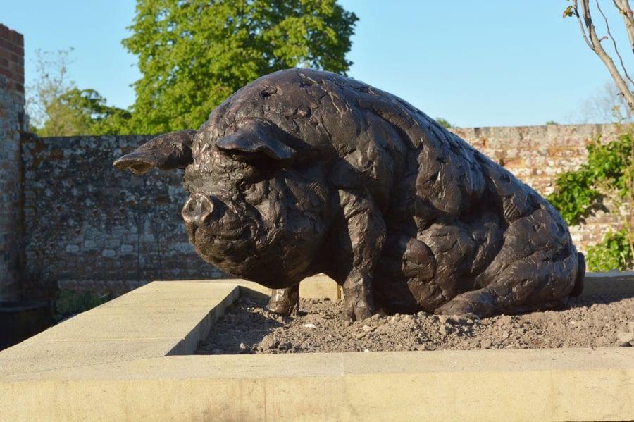 Foundry Bronze Sitting Pig Statue Large Bronze Metal Garden Sculpture