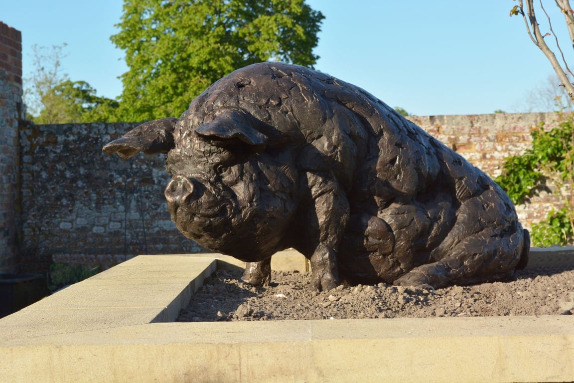 Foundry Bronze Sitting Pig Statue Large Bronze Metal Garden Sculpture