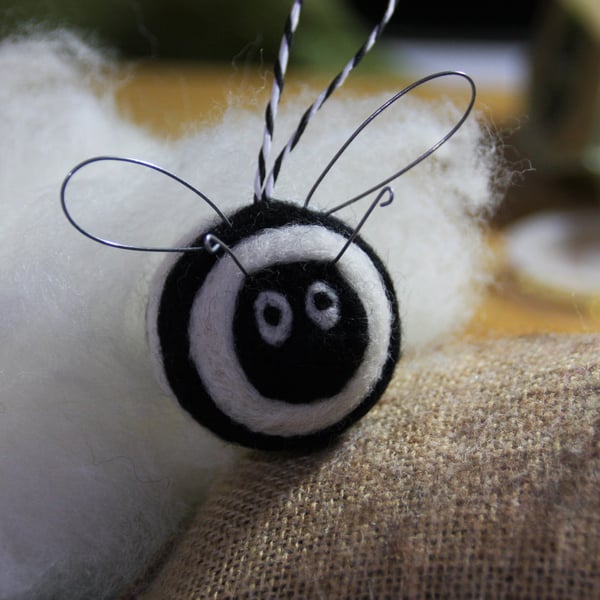"Bee Humbug!" needle felted Bah Humbug christmas bee bauble 