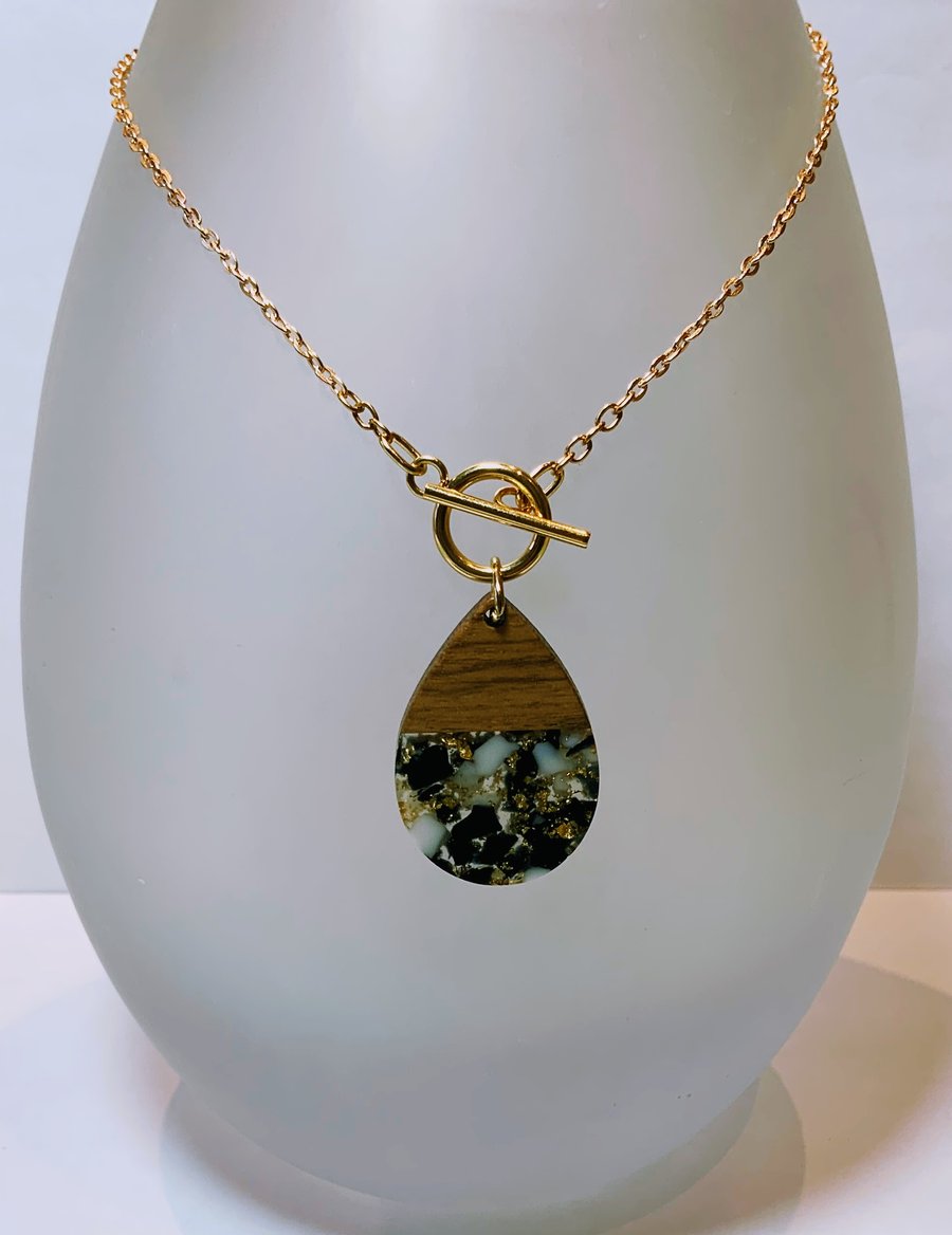 Walnut & Resin Pendant Necklace.
