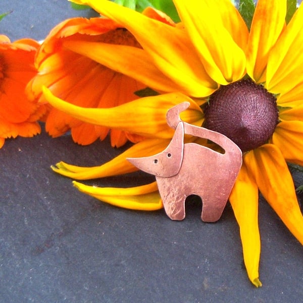 Cat brooch in copper