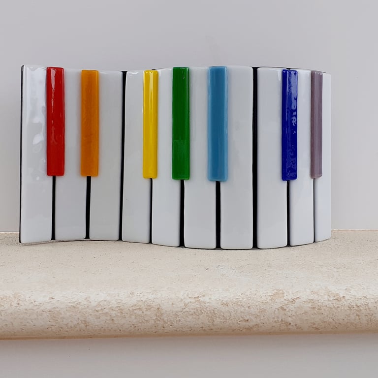 Fused glass piano keyboard standing wave decoration, rainbow keys