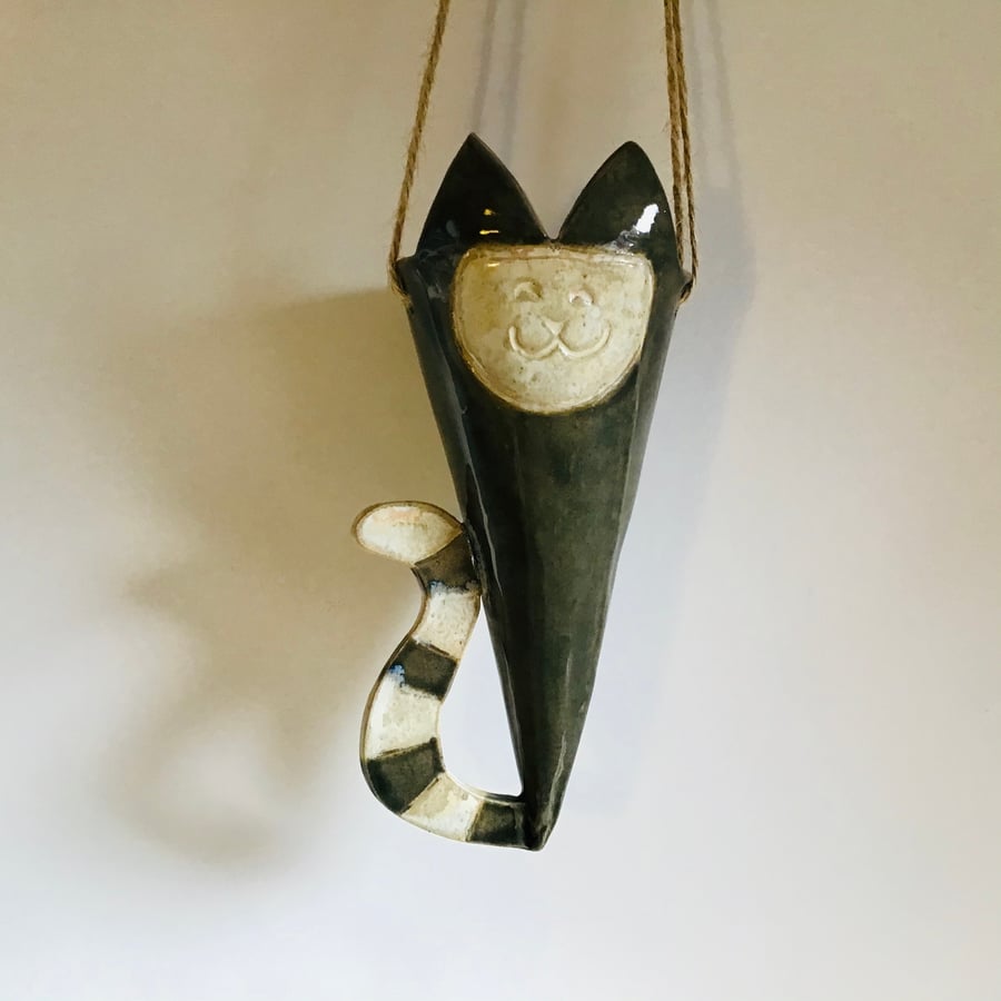 Cat hanging plant pot