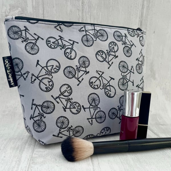 Makeup bag bicycles