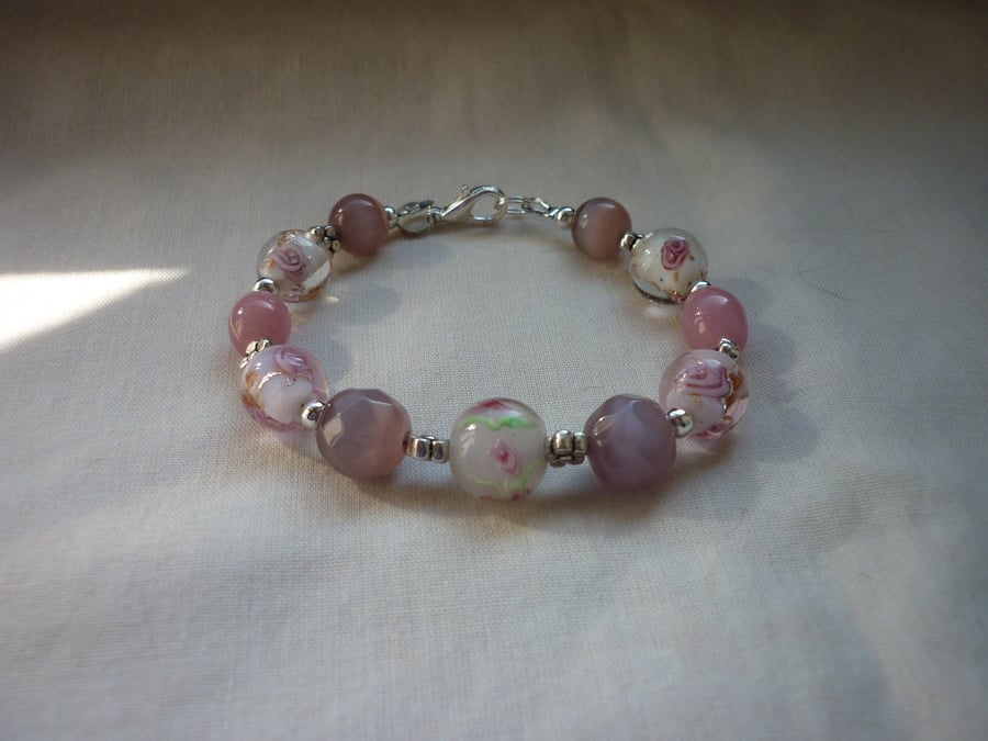 SHADES OF PINK AND SILVER LAMPWORK BEADED BRACELET.  1032