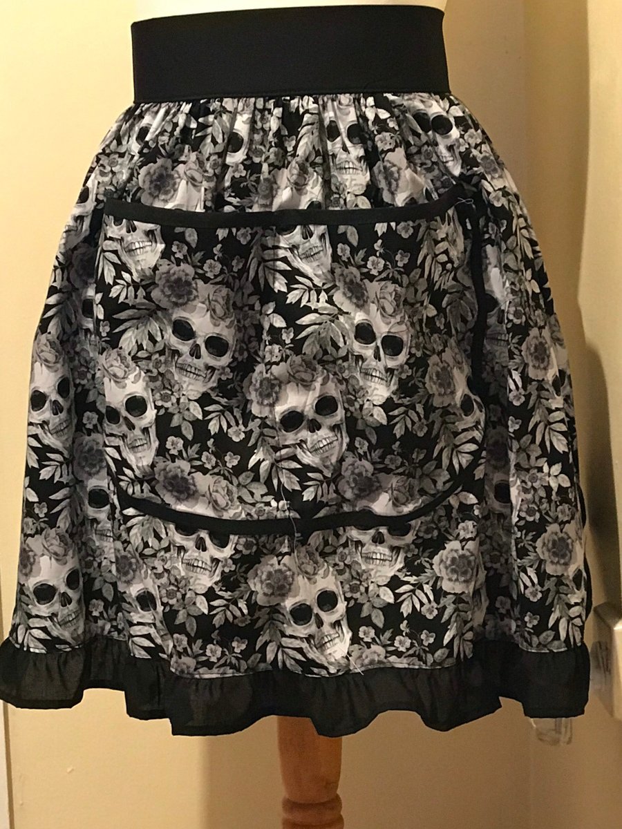 Grey skull waist apron 