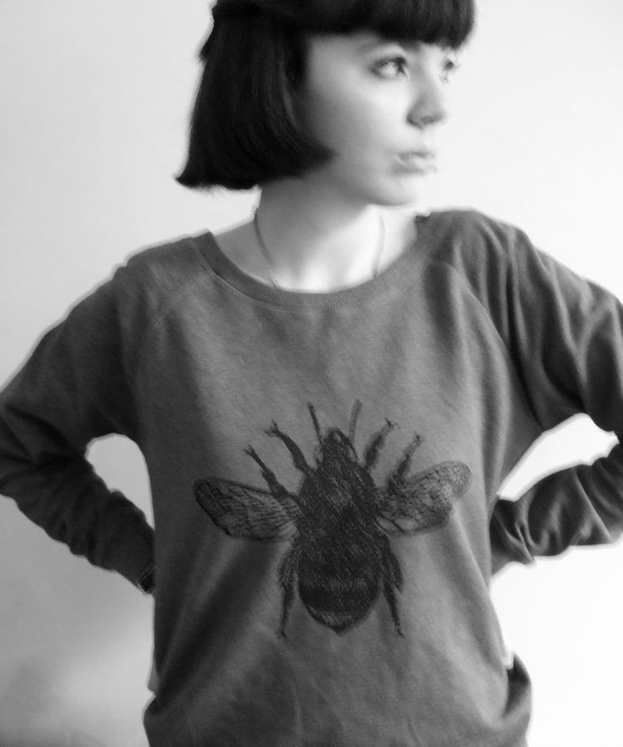  Bee Womens dark grey raglan sweatshirt organic cotton eco friendly clothing