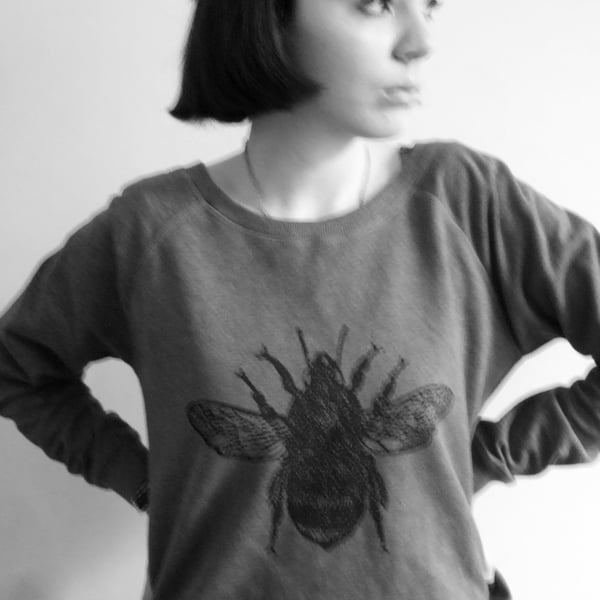  Bee Womens dark grey raglan sweatshirt organic cotton eco friendly clothing