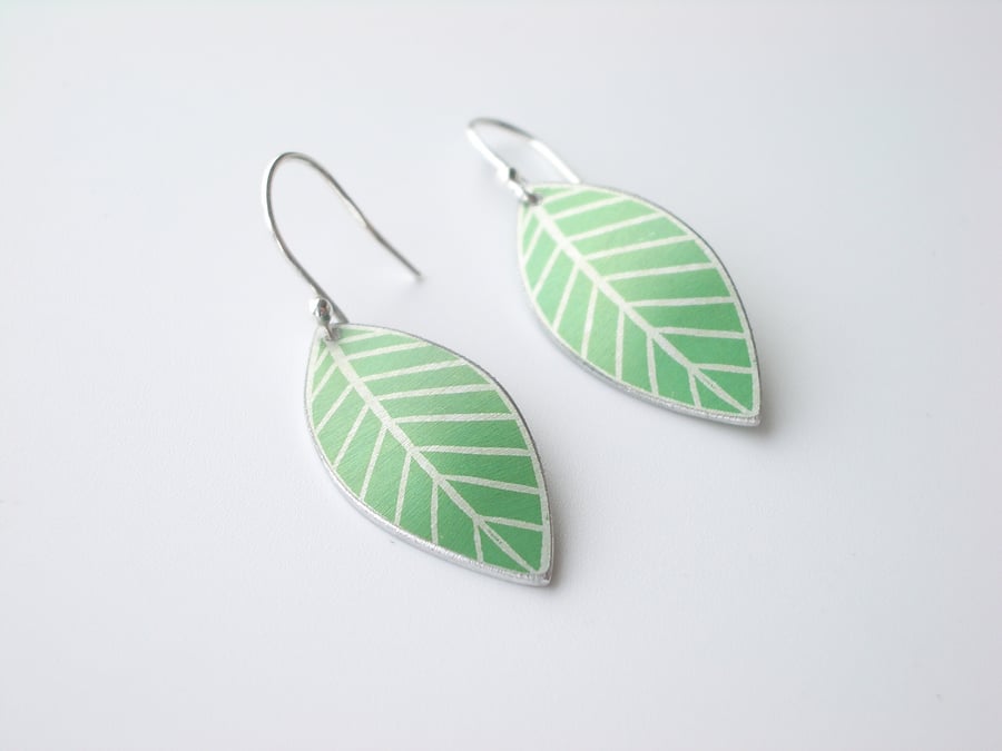  Green leaf oval earrings