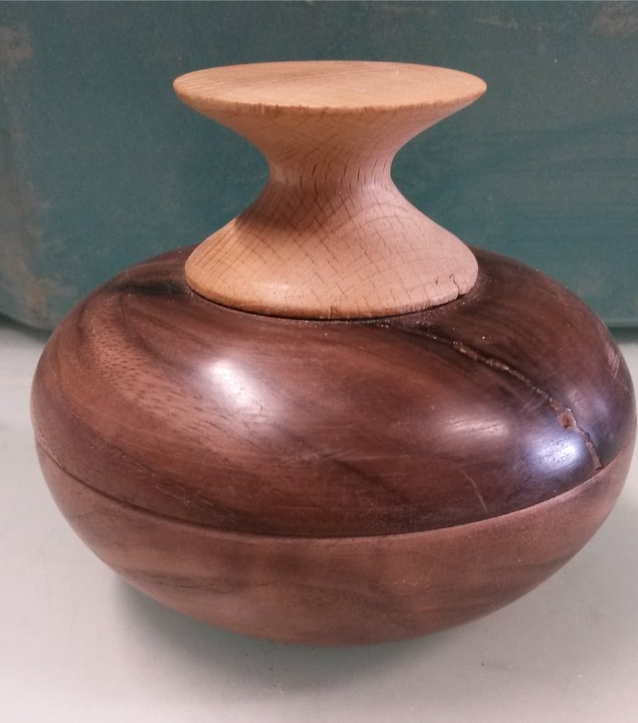 Walnut and beech clampot