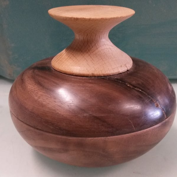 Walnut and beech clampot