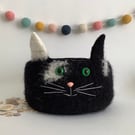 FELTED 'FUSSPOT' BOWL, desk tidy  . Cat. Black and white . Home decor.