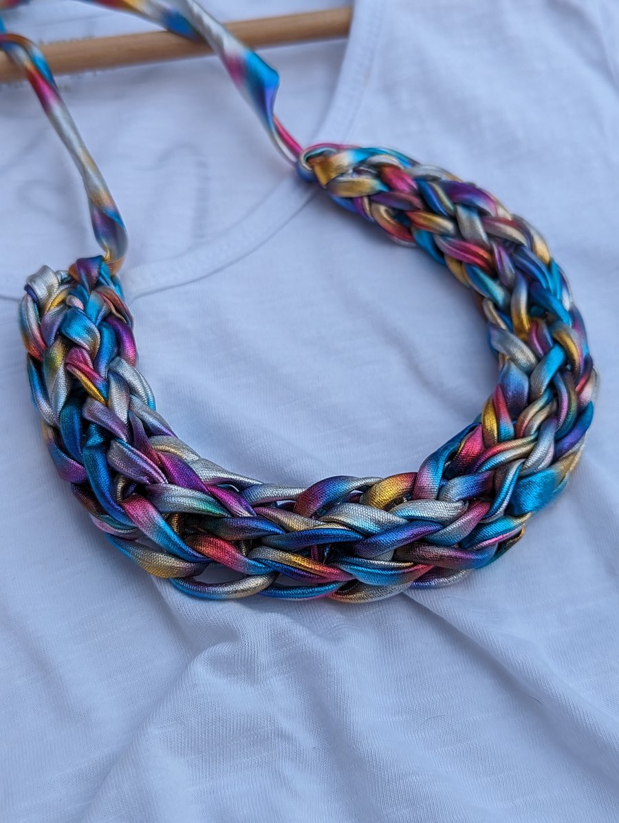 Metallic Yarn Necklace 