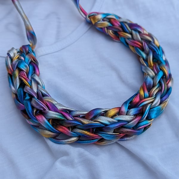 Metallic Yarn Necklace 