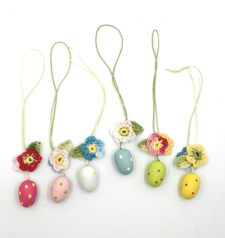 6 Mini Wooden Eggs With Crochet Flowers Decorations 